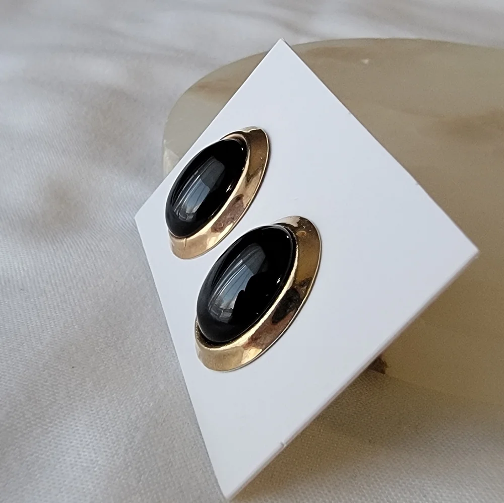 Vintage Oval Cabochon Earrings Gold and Black